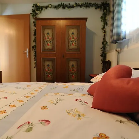 Alojamento de Acomodação e Pequeno-almoço Fruehstueckspension Lach