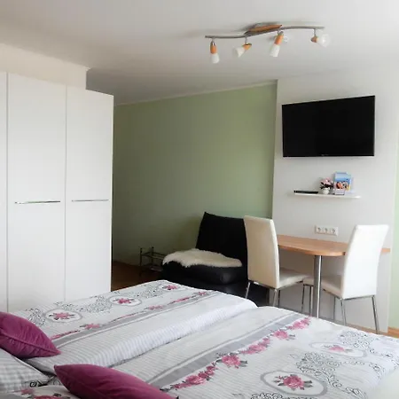 Alojamento de Acomodação e Pequeno-almoço Fruehstueckspension Lach Eberndorf