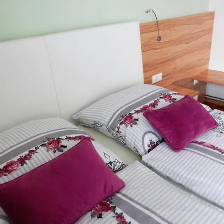 Fruehstueckspension Lach Alojamento de Acomodação e Pequeno-almoço Eberndorf