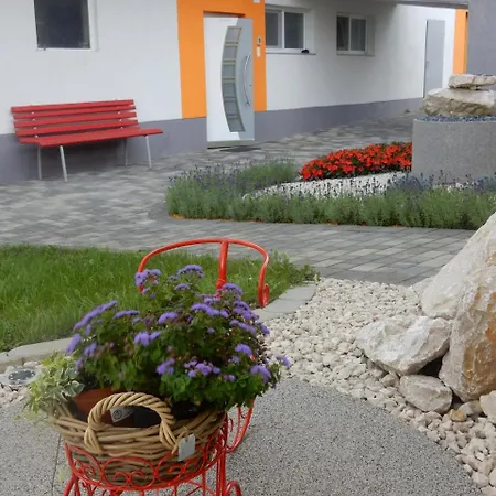 Alojamento de Acomodação e Pequeno-almoço Fruehstueckspension Lach 3*