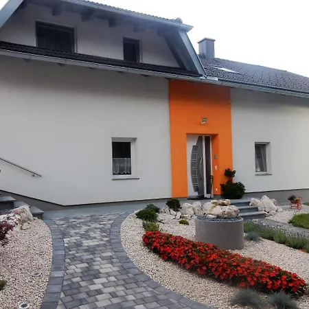 Alojamento de Acomodação e Pequeno-almoço Fruehstueckspension Lach